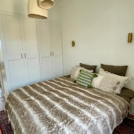 Modern & Bright 2 Bedrooms - Center Apartment *