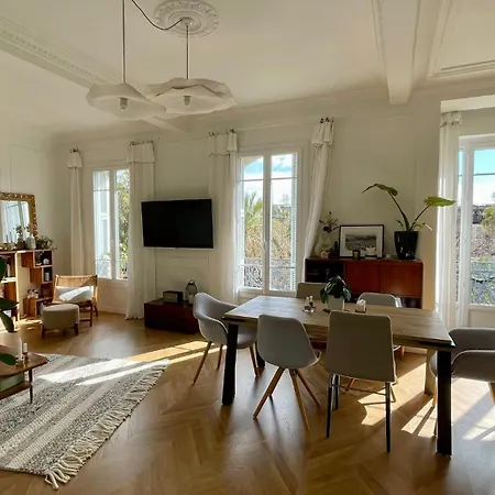 Apartment Modern & Bright 2 Bedrooms - Center