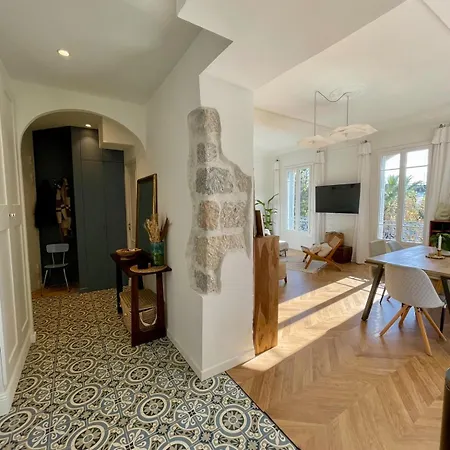 Modern & Bright 2 Bedrooms - Center Nice