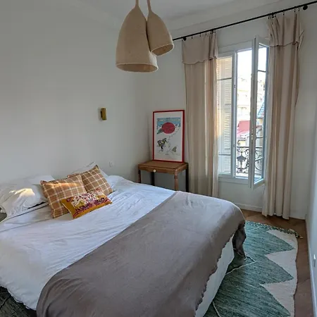 Bright, Spacious 2 Bedroom Apartment, Walk To & Old Town Niza
