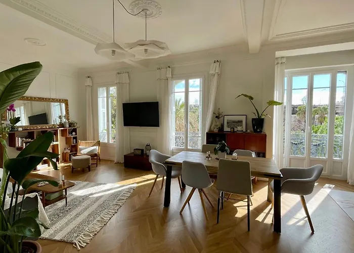 Apartamento Bright, Spacious 2 Bedroom Apartment, Walk To & Old Town